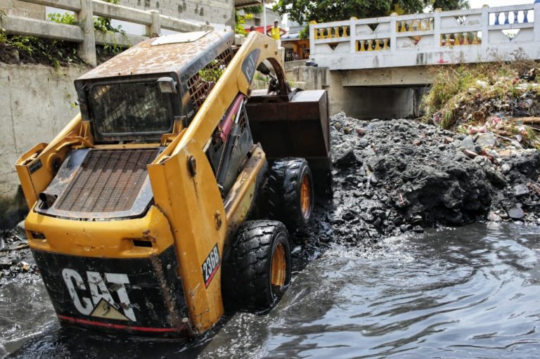 Limpian arroyo El Salao de Soledad para evitar inundaciones en temporada invernal