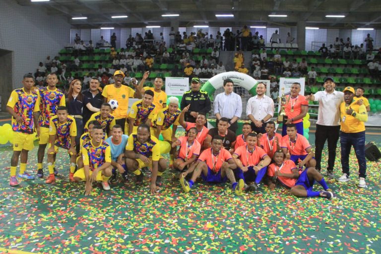 Con la estrategia Vuelve y Juega 300 jóvenes barranquilleros cambiaron los enfrentamientos callejeros por fútbol