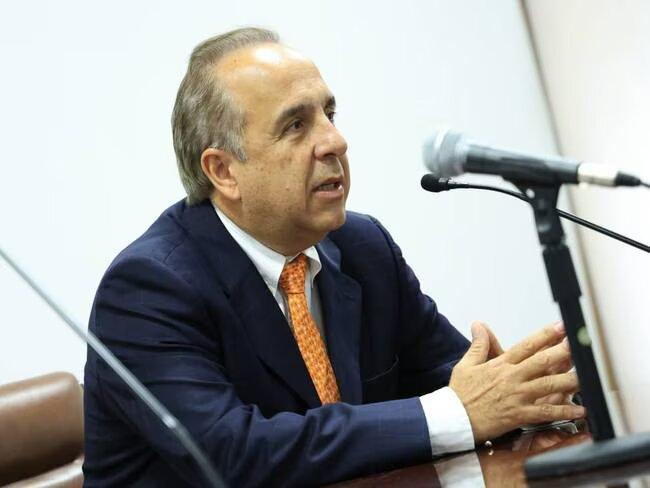 Gobierno no descarta la posible intervención del mercado aeronáutico en Colombia Ministro de Transporte, Guillermo Reyes / Cortesía Colprensa