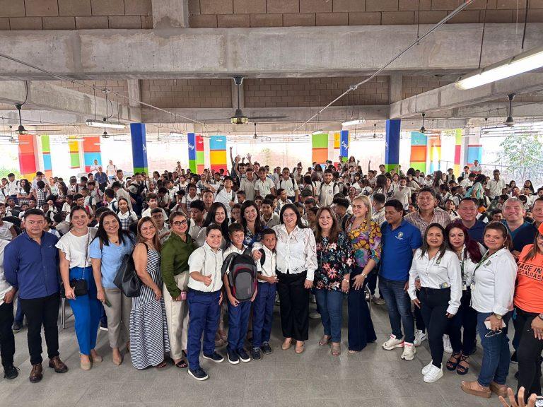 Alcaldesa de Soledad oficializa inicio de clases y da bienvenida a estudiantes y comunidad educativa