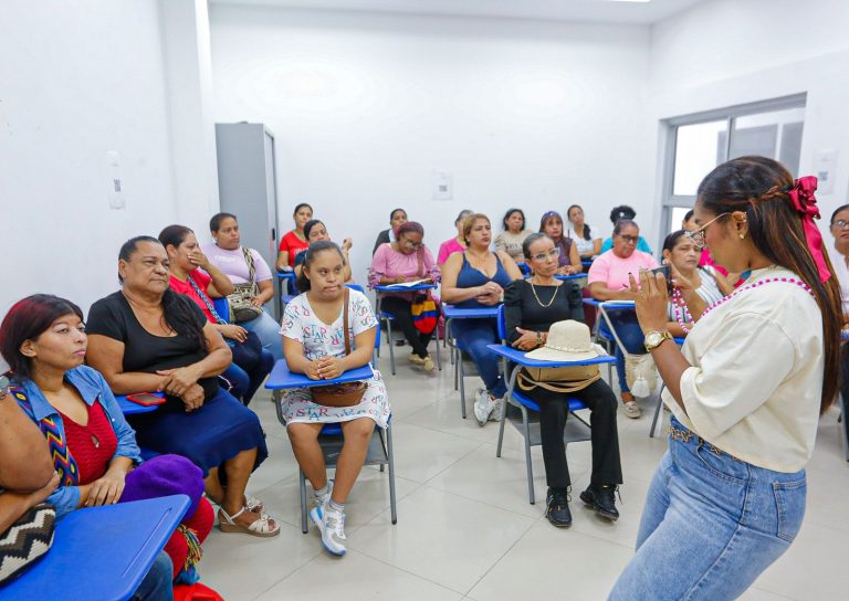 Madres cuidadoras de Soledad se capacitan en la Política Nacional de Cuidado
