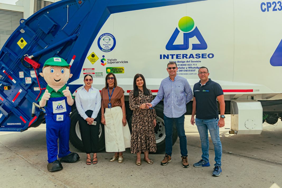 Alcaldía de Soledad, Edumas e Interaseo modernizan la recolección de residuos con nuevo compactador