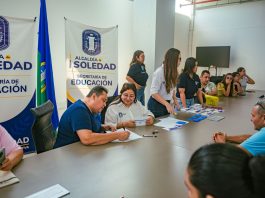 181 docentes de Soledad reciben 761 bonos de dotación tras ponerse al día con obligaciones pendientes