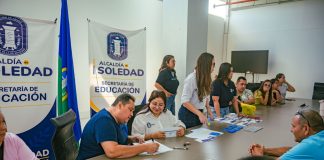 181 docentes de Soledad reciben 761 bonos de dotación tras ponerse al día con obligaciones pendientes