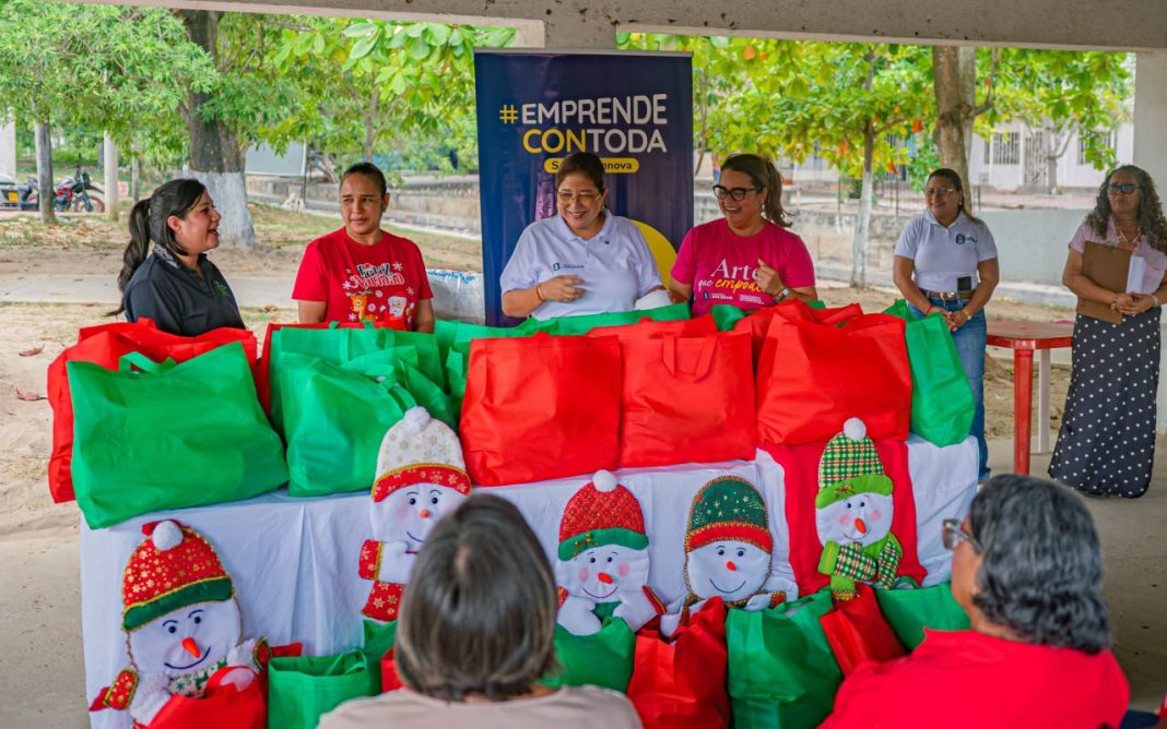 25 mujeres de Soledad reciben formación e insumos para crear emprendimientos navideños