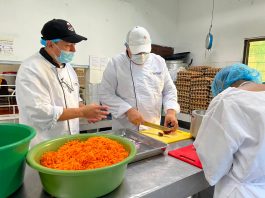 PAE de Soledad fortalece la preparación de alimentos con asesoría de un chef profesional